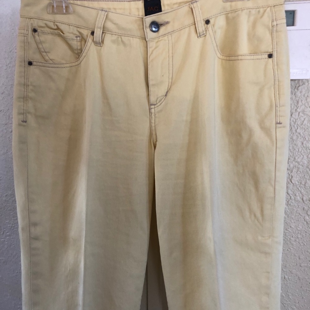 Light yellow Capri pant